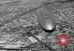 Standbild Luftschiff Hindenburg crash and burn Lakehurst New Jersey USA, 1937, aus Sekunde 21 historischem Filmmaterial Videoclip 65675051399