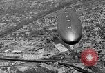 Standbild Luftschiff Hindenburg crash and burn Lakehurst New Jersey USA, 1937, aus Sekunde 22 historischem Filmmaterial Videoclip 65675051399
