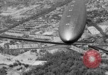 Standbild Luftschiff Hindenburg crash and burn Lakehurst New Jersey USA, 1937, aus Sekunde 24 historischem Filmmaterial Videoclip 65675051399