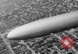Standbild Luftschiff Hindenburg crash and burn Lakehurst New Jersey USA, 1937, aus Sekunde 35 historischem Filmmaterial Videoclip 65675051399