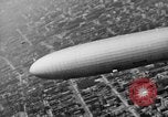 Standbild Luftschiff Hindenburg crash and burn Lakehurst New Jersey USA, 1937, aus Sekunde 36 historischem Filmmaterial Videoclip 65675051399