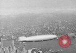 Standbild Luftschiff Hindenburg crash and burn Lakehurst New Jersey USA, 1937, aus Sekunde 48 historischem Filmmaterial Videoclip 65675051399