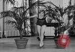 Immagine di Sfilata di moda Chicago Illinois USA, 1937, secondo 32 filmato di repertorio 65675051413