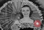 Immagine di Sfilata di moda Chicago Illinois USA, 1937, secondo 54 filmato di repertorio 65675051413