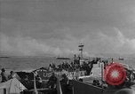 Standbild amerikanische Soldaten Normandie Frankreich, 1944, aus Sekunde 60 historischem Filmmaterial Videoclip 65675051420