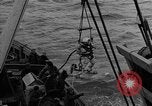 Standbild Allied Diver Atlantik, 1944, aus Sekunde 27 historischem Filmmaterial Videoclip 65675051435