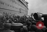 Immagine di Soldati americani che arrivano in Inghilterra durante la seconda guerra mondiale Regno Unito, 1944, secondo 37 filmato di repertorio 65675051438