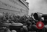 Immagine di Soldati americani che arrivano in Inghilterra durante la seconda guerra mondiale Regno Unito, 1944, secondo 39 filmato di repertorio 65675051438