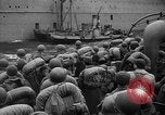 Immagine di Soldati americani che arrivano in Inghilterra durante la seconda guerra mondiale Regno Unito, 1944, secondo 42 filmato di repertorio 65675051438