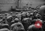 Immagine di Soldati americani che arrivano in Inghilterra durante la seconda guerra mondiale Regno Unito, 1944, secondo 43 filmato di repertorio 65675051438