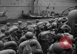 Immagine di Soldati americani che arrivano in Inghilterra durante la seconda guerra mondiale Regno Unito, 1944, secondo 44 filmato di repertorio 65675051438