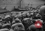 Immagine di Soldati americani che arrivano in Inghilterra durante la seconda guerra mondiale Regno Unito, 1944, secondo 45 filmato di repertorio 65675051438