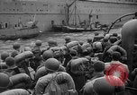 Immagine di Soldati americani che arrivano in Inghilterra durante la seconda guerra mondiale Regno Unito, 1944, secondo 48 filmato di repertorio 65675051438