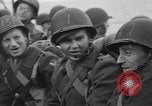 Immagine di Soldati americani che arrivano in Inghilterra durante la seconda guerra mondiale Regno Unito, 1944, secondo 50 filmato di repertorio 65675051438