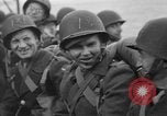 Immagine di Soldati americani che arrivano in Inghilterra durante la seconda guerra mondiale Regno Unito, 1944, secondo 51 filmato di repertorio 65675051438