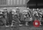 Immagine di Donne americane dell'esercito di corpo ausiliario (WAAC) Regno Unito, 1943, secondo 12 filmato di repertorio 65675051440