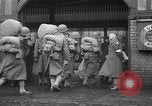 Immagine di Donne americane dell'esercito di corpo ausiliario (WAAC) Regno Unito, 1943, secondo 15 filmato di repertorio 65675051440