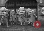 Immagine di Donne americane dell'esercito di corpo ausiliario (WAAC) Regno Unito, 1943, secondo 17 filmato di repertorio 65675051440