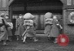 Immagine di Donne americane dell'esercito di corpo ausiliario (WAAC) Regno Unito, 1943, secondo 18 filmato di repertorio 65675051440