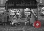 Immagine di Donne americane dell'esercito di corpo ausiliario (WAAC) Regno Unito, 1943, secondo 19 filmato di repertorio 65675051440