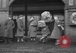 Immagine di Donne americane dell'esercito di corpo ausiliario (WAAC) Regno Unito, 1943, secondo 20 filmato di repertorio 65675051440