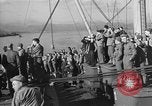 Immagine di Truppe americane a navi che arrivano in inglese acque dopo la traversata dell'Atlantico Regno Unito, 1944, secondo 8 filmato di repertorio 65675051448