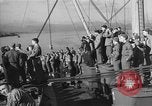 Immagine di Truppe americane a navi che arrivano in inglese acque dopo la traversata dell'Atlantico Regno Unito, 1944, secondo 10 filmato di repertorio 65675051448