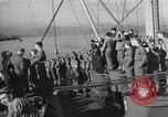 Immagine di Truppe americane a navi che arrivano in inglese acque dopo la traversata dell'Atlantico Regno Unito, 1944, secondo 11 filmato di repertorio 65675051448
