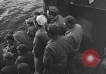 Immagine di Truppe americane a navi che arrivano in inglese acque dopo la traversata dell'Atlantico Regno Unito, 1944, secondo 20 filmato di repertorio 65675051448