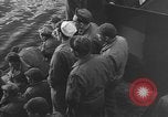 Immagine di Truppe americane a navi che arrivano in inglese acque dopo la traversata dell'Atlantico Regno Unito, 1944, secondo 23 filmato di repertorio 65675051448