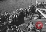 Immagine di Truppe americane a navi che arrivano in inglese acque dopo la traversata dell'Atlantico Regno Unito, 1944, secondo 25 filmato di repertorio 65675051448