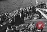 Immagine di Truppe americane a navi che arrivano in inglese acque dopo la traversata dell'Atlantico Regno Unito, 1944, secondo 27 filmato di repertorio 65675051448