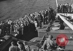 Immagine di Truppe americane a navi che arrivano in inglese acque dopo la traversata dell'Atlantico Regno Unito, 1944, secondo 28 filmato di repertorio 65675051448