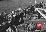 Immagine di Truppe americane a navi che arrivano in inglese acque dopo la traversata dell'Atlantico Regno Unito, 1944, secondo 30 filmato di repertorio 65675051448