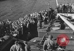 Immagine di Truppe americane a navi che arrivano in inglese acque dopo la traversata dell'Atlantico Regno Unito, 1944, secondo 31 filmato di repertorio 65675051448