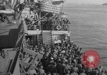 Immagine di Truppe americane a navi che arrivano in inglese acque dopo la traversata dell'Atlantico Regno Unito, 1944, secondo 32 filmato di repertorio 65675051448