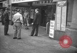 Standbild Nachrichten über die alliierte Invasion in der Normandie United States USA, 1944, aus Sekunde 1 historischem Filmmaterial Videoclip 65675051456