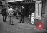 Standbild Nachrichten über die alliierte Invasion in der Normandie United States USA, 1944, aus Sekunde 3 historischem Filmmaterial Videoclip 65675051456