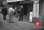 Standbild Nachrichten über die alliierte Invasion in der Normandie United States USA, 1944, aus Sekunde 4 historischem Filmmaterial Videoclip 65675051456