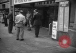 Standbild Nachrichten über die alliierte Invasion in der Normandie United States USA, 1944, aus Sekunde 8 historischem Filmmaterial Videoclip 65675051456
