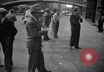Standbild Nachrichten über die alliierte Invasion in der Normandie United States USA, 1944, aus Sekunde 9 historischem Filmmaterial Videoclip 65675051456