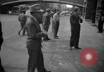 Standbild Nachrichten über die alliierte Invasion in der Normandie United States USA, 1944, aus Sekunde 10 historischem Filmmaterial Videoclip 65675051456