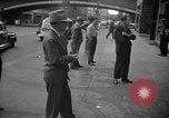 Standbild Nachrichten über die alliierte Invasion in der Normandie United States USA, 1944, aus Sekunde 13 historischem Filmmaterial Videoclip 65675051456