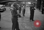 Standbild Nachrichten über die alliierte Invasion in der Normandie United States USA, 1944, aus Sekunde 14 historischem Filmmaterial Videoclip 65675051456