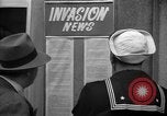 Standbild Nachrichten über die alliierte Invasion in der Normandie United States USA, 1944, aus Sekunde 20 historischem Filmmaterial Videoclip 65675051456