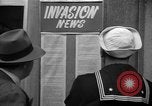 Standbild Nachrichten über die alliierte Invasion in der Normandie United States USA, 1944, aus Sekunde 22 historischem Filmmaterial Videoclip 65675051456