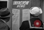 Standbild Nachrichten über die alliierte Invasion in der Normandie United States USA, 1944, aus Sekunde 24 historischem Filmmaterial Videoclip 65675051456