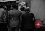 Standbild Nachrichten über die alliierte Invasion in der Normandie United States USA, 1944, aus Sekunde 43 historischem Filmmaterial Videoclip 65675051456