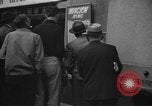 Standbild Nachrichten über die alliierte Invasion in der Normandie United States USA, 1944, aus Sekunde 45 historischem Filmmaterial Videoclip 65675051456