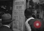 Standbild Nachrichten über die alliierte Invasion in der Normandie United States USA, 1944, aus Sekunde 50 historischem Filmmaterial Videoclip 65675051456